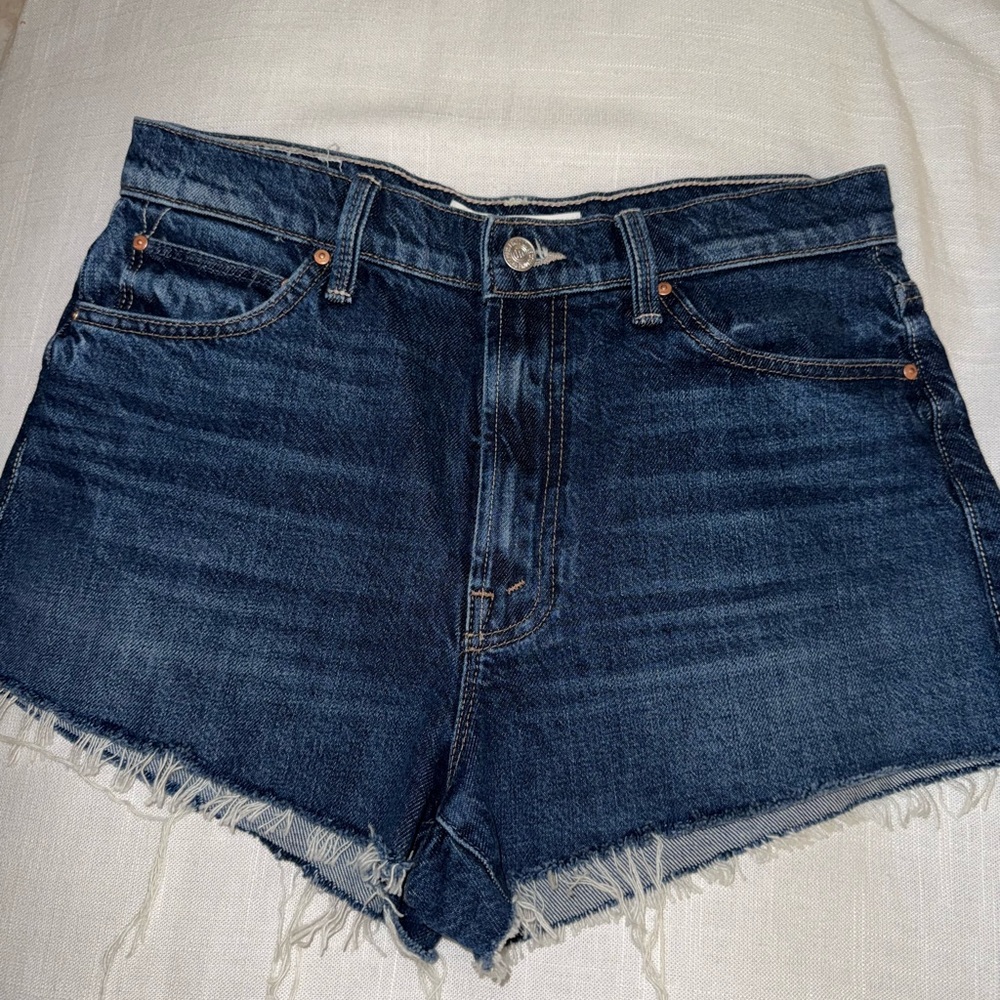 MOTHER Indigo Jean Shorts with Frayed Hem
